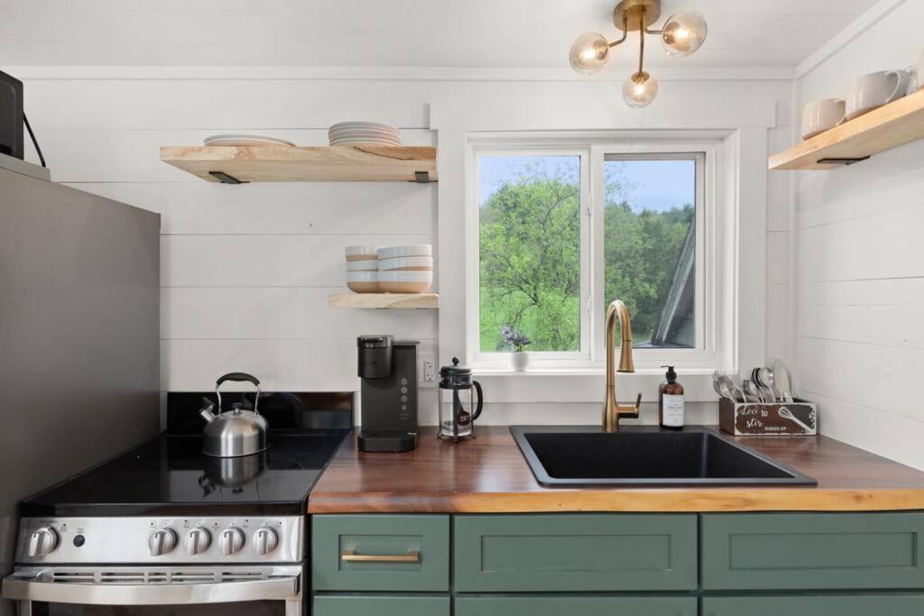 Charming & Freshly Restored Farmhouse 1 Mile From Center Of Stowe Kültér fotó