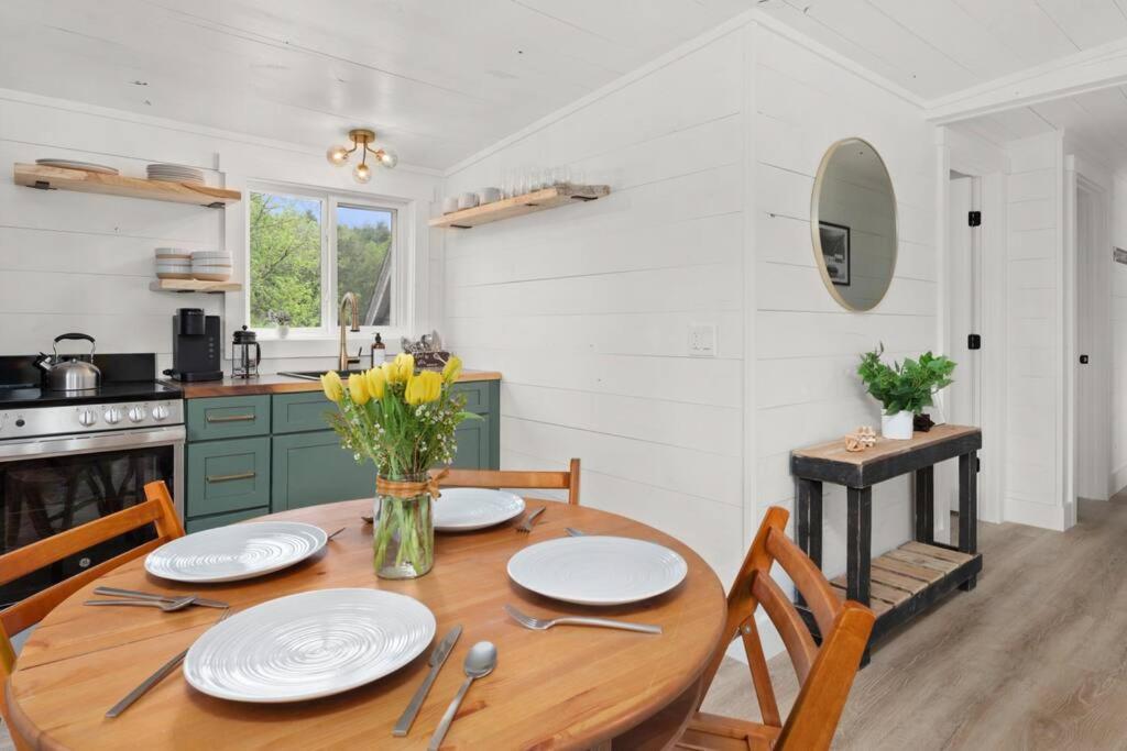 Charming & Freshly Restored Farmhouse 1 Mile From Center Of Stowe Kültér fotó