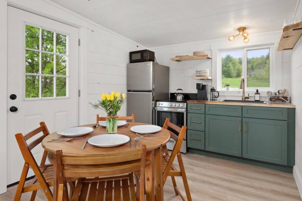 Charming & Freshly Restored Farmhouse 1 Mile From Center Of Stowe Kültér fotó