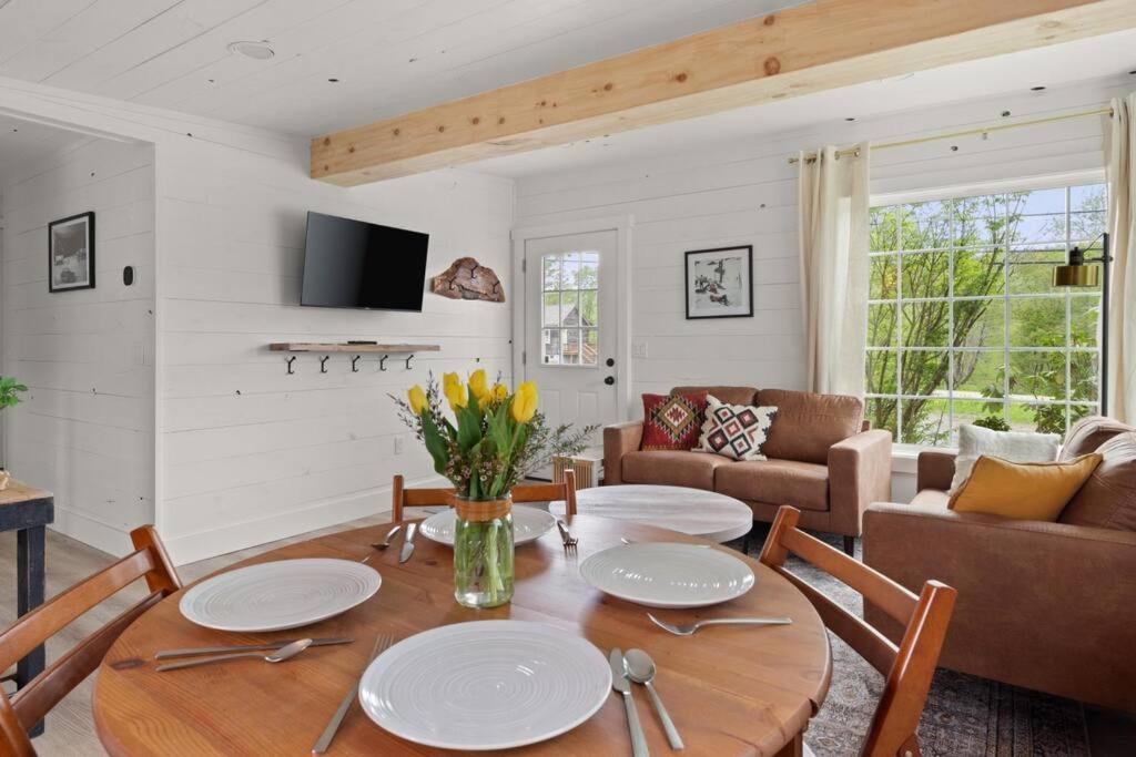 Charming & Freshly Restored Farmhouse 1 Mile From Center Of Stowe Kültér fotó
