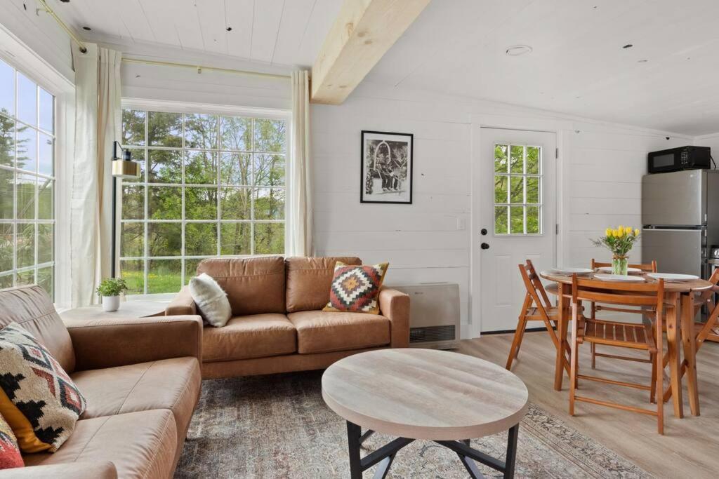 Charming & Freshly Restored Farmhouse 1 Mile From Center Of Stowe Kültér fotó